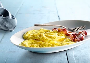 Low Carb Platter with Bacon and Egg